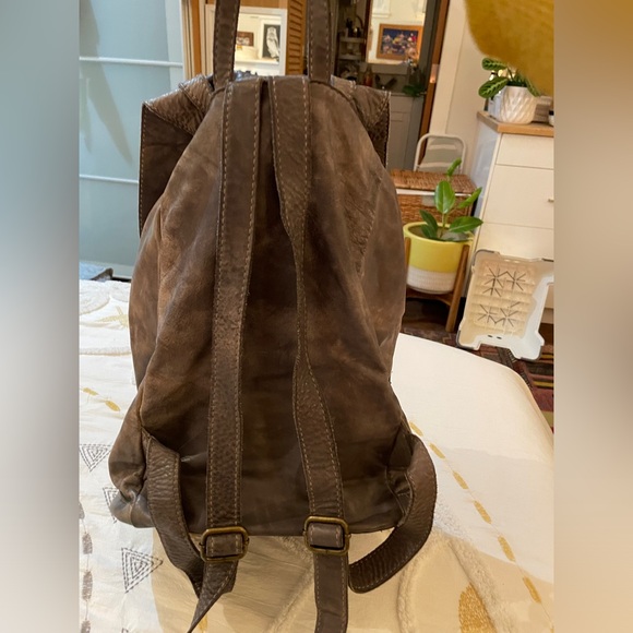 Grey genuine leather backpack - Picture 3 of 10